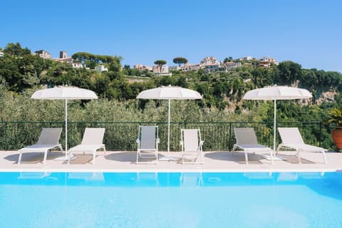 Villa Sant'Alfonso, Pool