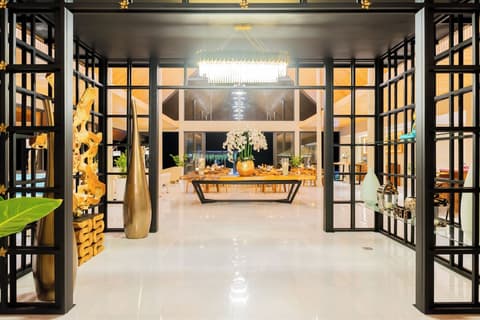 Ida B Domain, Interior entrance