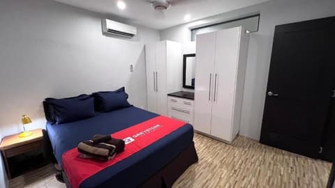 Greystone Apartments, Room