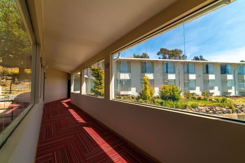 Lake Titicaca Hotel, Interior entrance