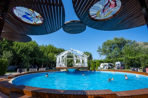 Hotel Legjenda, Outdoor pool