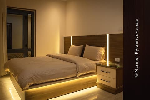 Narmer Pyramids View, Room