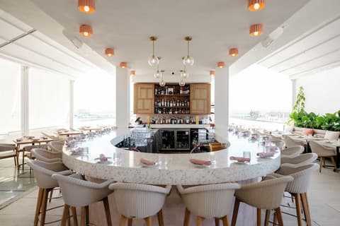 Alma San Juan, Bar (on property)