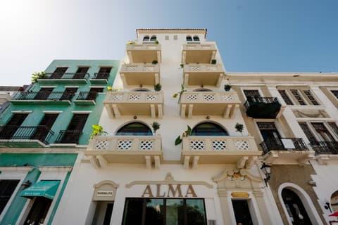 Alma San Juan, Front of property
