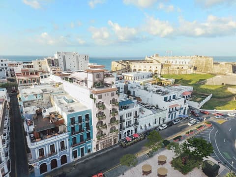 Alma San Juan, Exterior