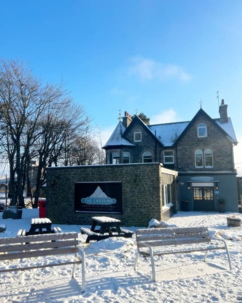 The Crossing, Front of property