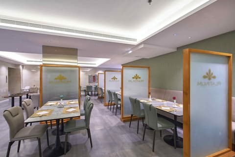 Platinum Hotel, Restaurant