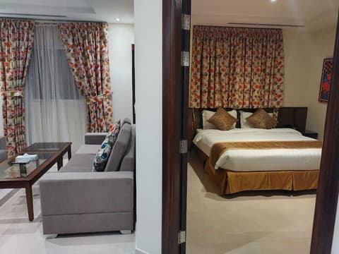 Golden New Hira Hotel, Room