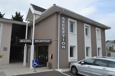 Hotel Formule Club Bordeaux Cenon, Reception