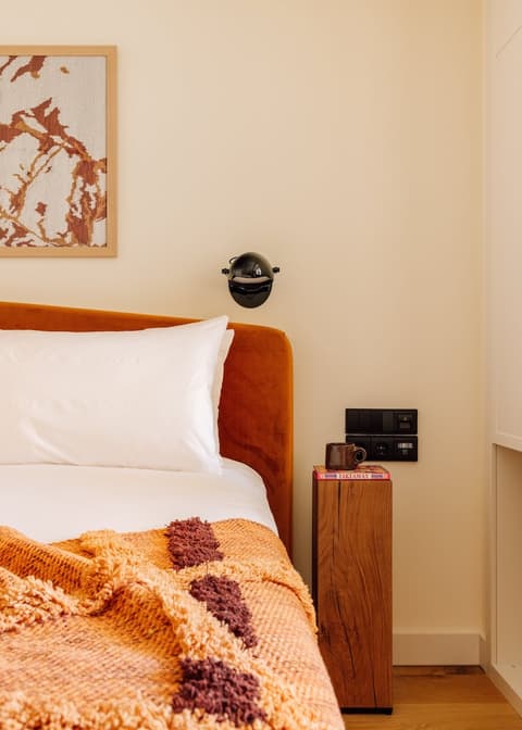 Locke de Santa Joana, Room