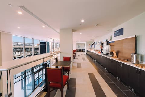 Holiday Inn Express Long Island City E New York by IHG, Breakfast meal