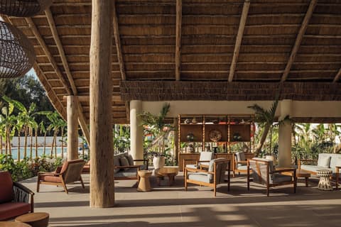 JAZ Elite Aurora, Lobby