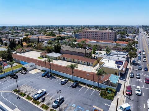 Bell Manor Motel, Exterior