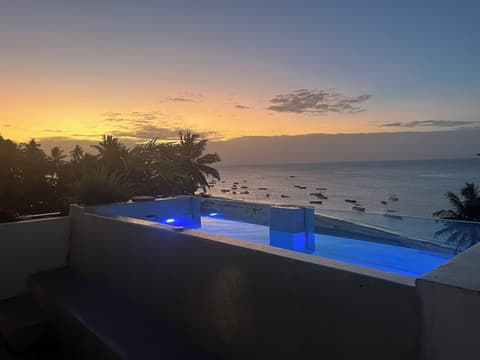 Aluna Beach Apartments, Rooftop pool