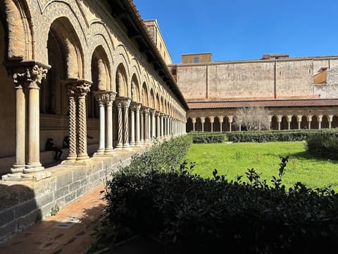 Palazzo Liberty, Hiking