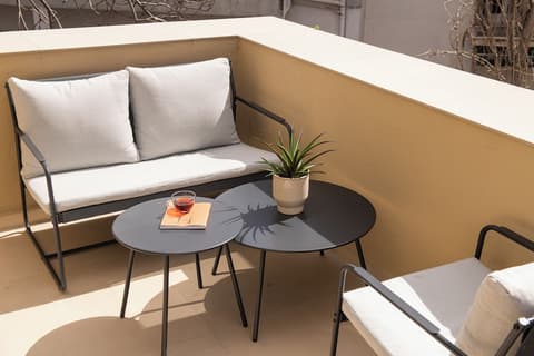 Living Yard Acropolis, Terrace/patio