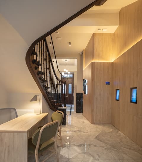 Líbere Bilbao Ledesma, Interior entrance