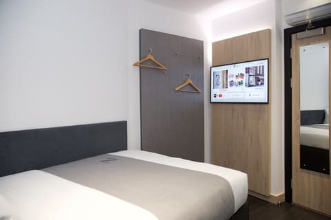 The Z Hotel Bath, Room