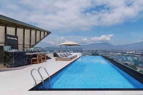 Hilton Kathmandu, Pool