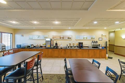Sweetwater Lodge, Breakfast area