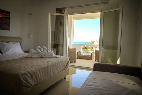 Sunsea studios, Room