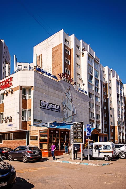 Korsar hotel, Front of property