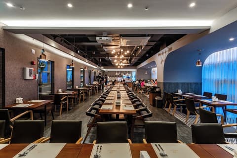 Centum Premier Hotel, Restaurant