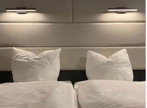 Hotel Continental, Room