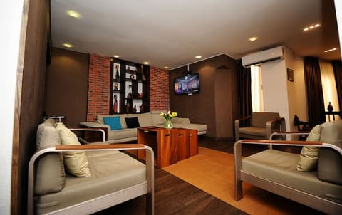 Old Castello Hotel And Sheesha Cafe, 