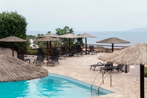 Thalia Bloom Villa Apartments, Terrace/patio