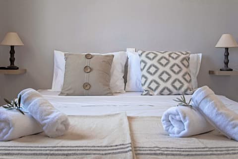 Thalia Bloom Villa Apartments, Room