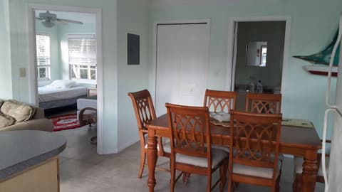 PARADISE CREEK COTTAGES, Living area