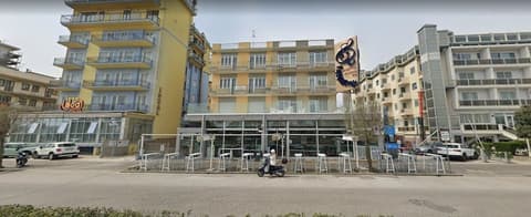 Residence Rex, Front of property