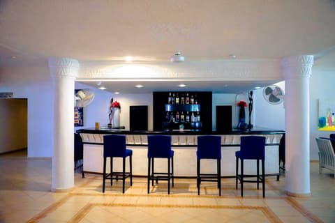 Prime Atlantic Hotel, Bar (on property)