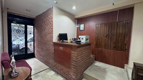 Rozza Hotel, Reception