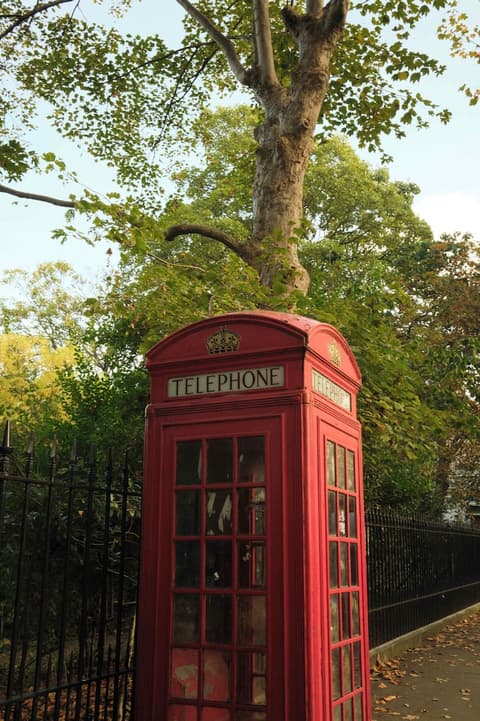 Bob W London Olympia, Exterior detail