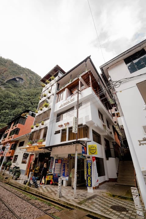 DANNA INN, Front of property