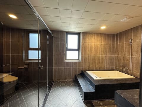 mir hotel, Bathroom