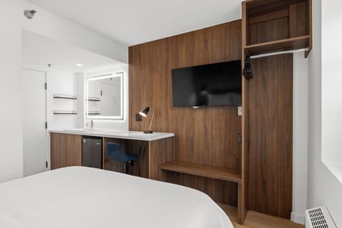 Uptown Inn by Vantaggio - Limited Service Apart-Hotel, Room