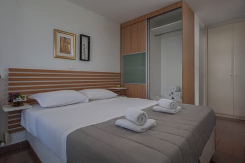 NG Villas Polichrono, Room