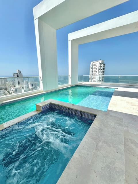 Home Beach MagnoLoft, Rooftop pool