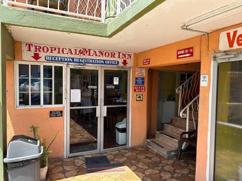 Tropical Manor Inn, Reception
