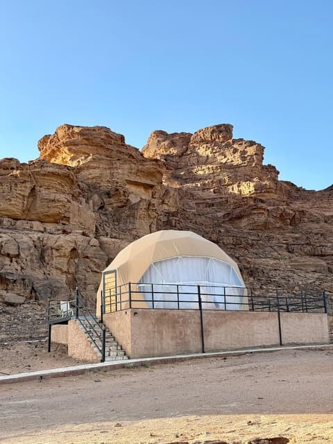 Jabal Rum camp, Exterior