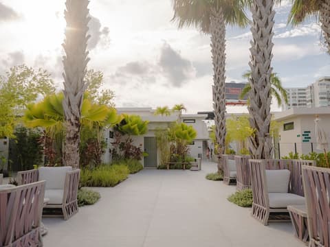 Bali Hotel Adults Only Isla Verde, a Trademark by Wyndham, Terrace/patio