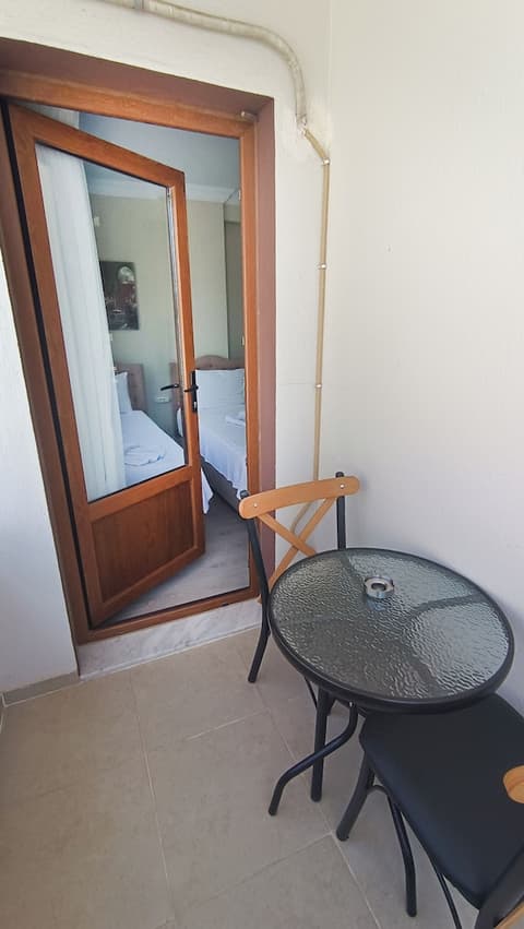 Ephesus Palace, Balcony