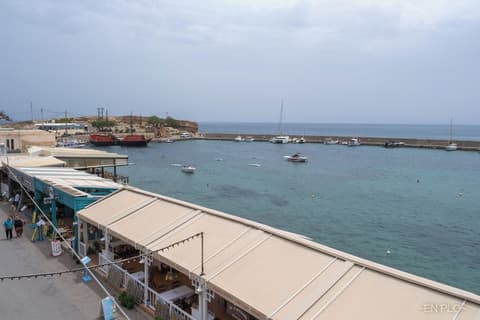 Enplo Apartments, Front of property