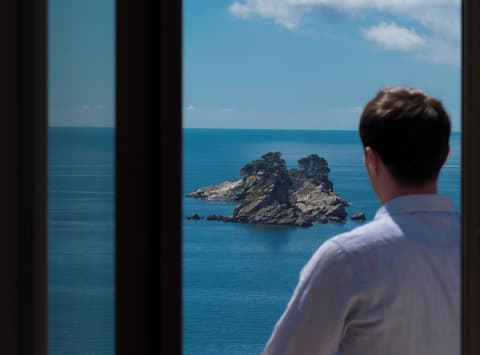 Casa Pastrovici del Mare, Front of property