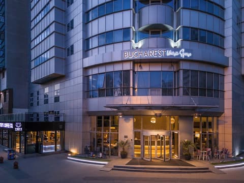 Bucharest Unirii Square - Handwritten Collection, Front of property