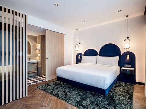 DoubleTree by Hilton Nice Centre Iconic, Room