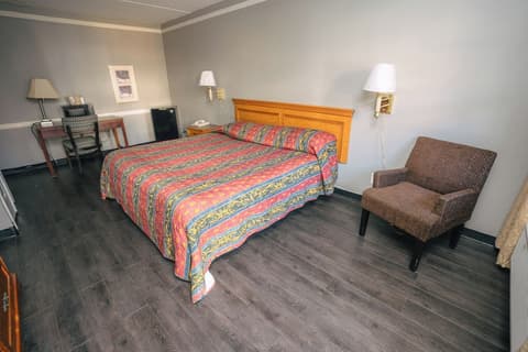 Guest Inn & Suites, Room